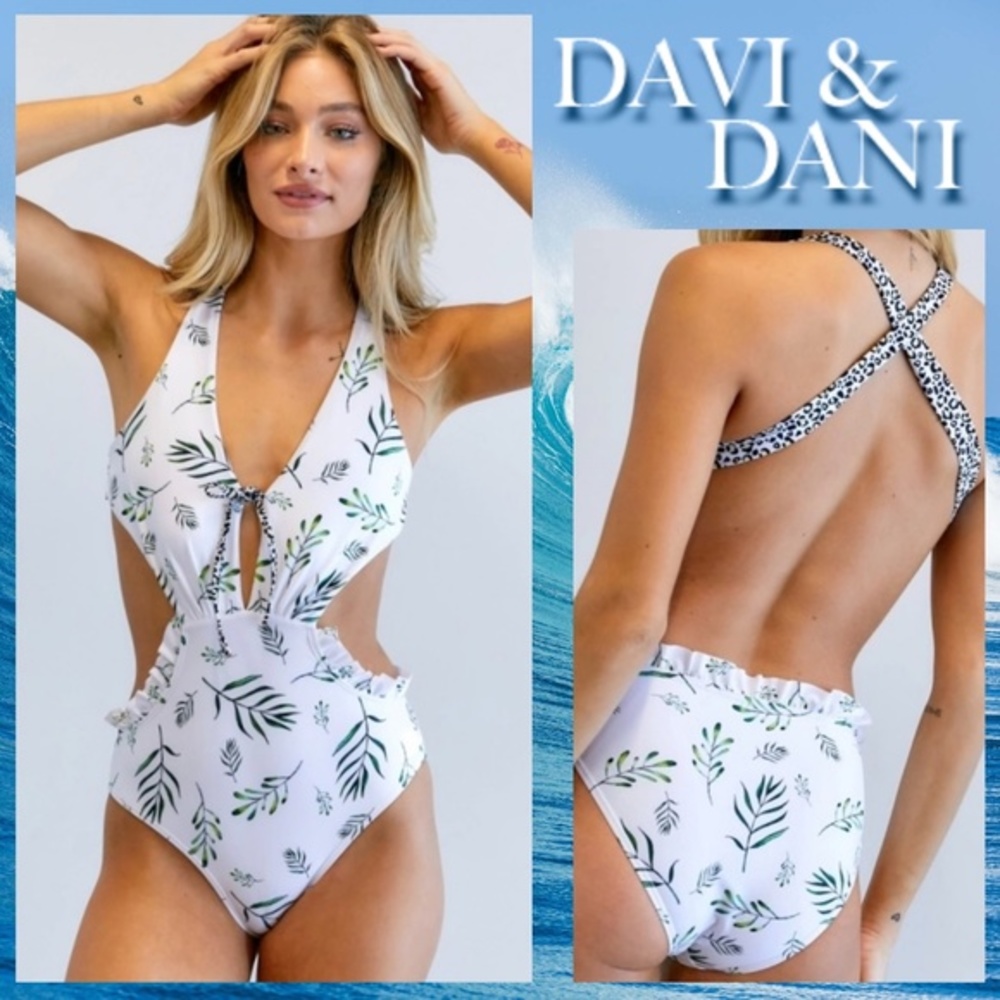 📌 DAVI & DANI Halter Style Bathing Suit Ruffled Bottom Cross Back Keyhole Front